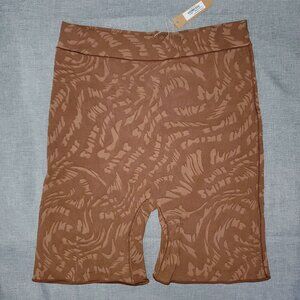 NWT SKIMS 4X Summer Mesh Mid Thigh Short LATTE SWIRL